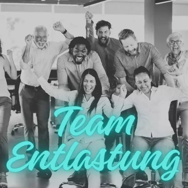 GROENIE Digital Solutions | Das Team jubelt vor Freude über die Vorteile, die sie nun durch den Chatbot haben